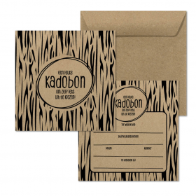 kadobon-cadeaubon-carré-card-vierkant-135mm-een-leuke-kadobon-om-zelf-iets-uit-te-kiezen-bruin-zwart-met-bruine-envelop-0124896.png